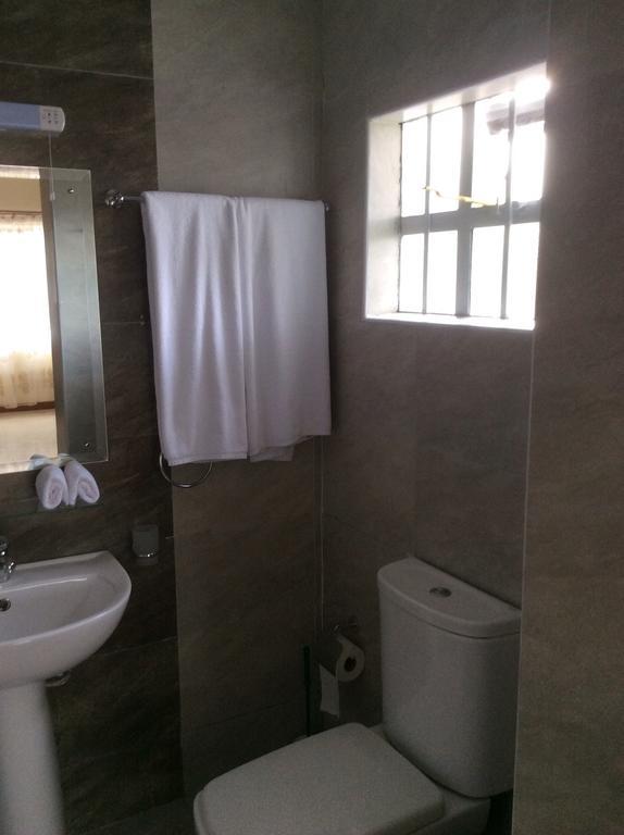 Brownie'S Guesthouse Lake Elementaita Quarto foto